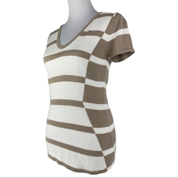 Cyrus Women's Off-White and Tan Striped V-Neck Short Sleeve Knit Sweater S/C34 - Picture 4 of 9